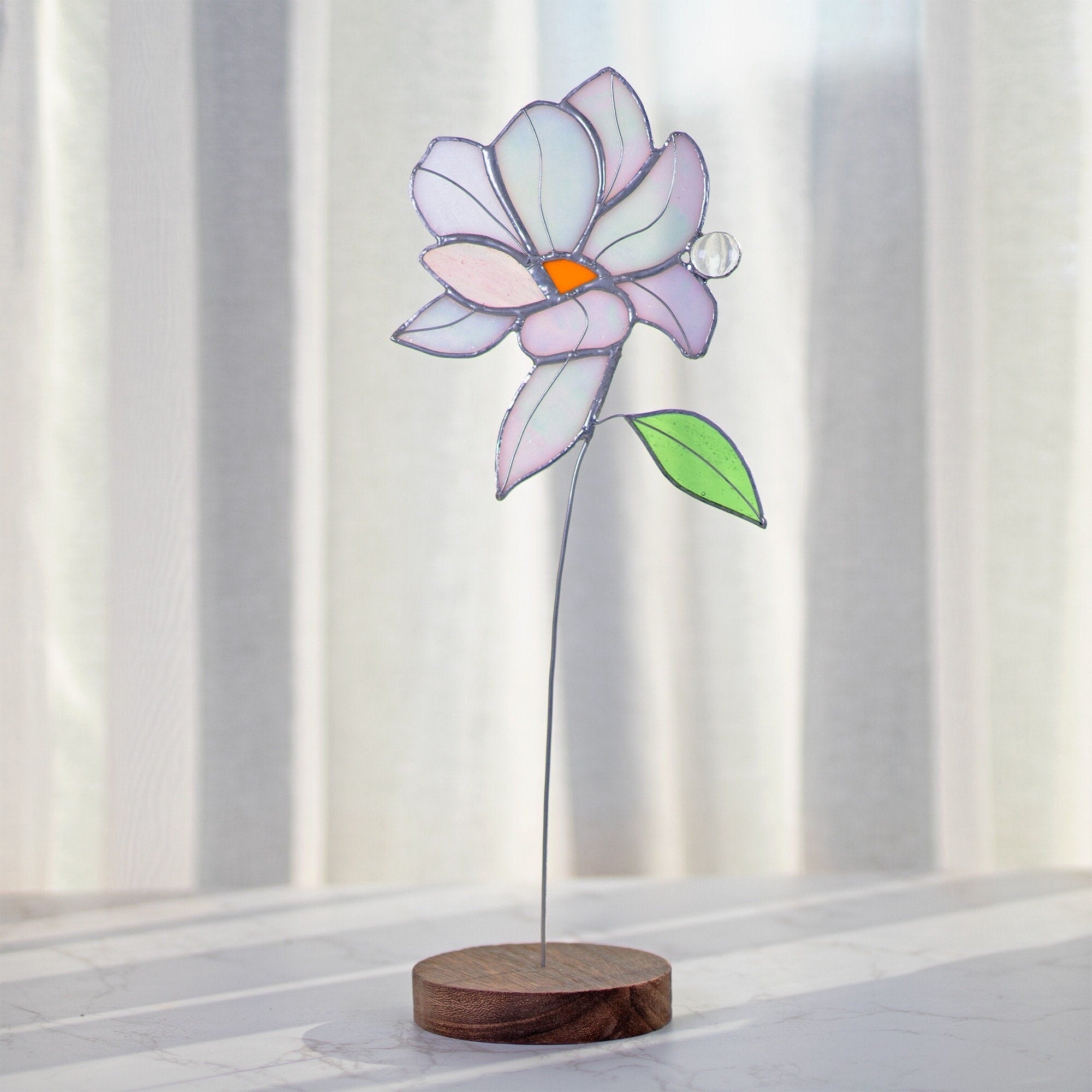 Magnolia Bouquet Flower Stained Glass Stake Iridescent Flower Suncatcher Bouquet Standing Table Decor Flower Suncatcher Mothers Day gift