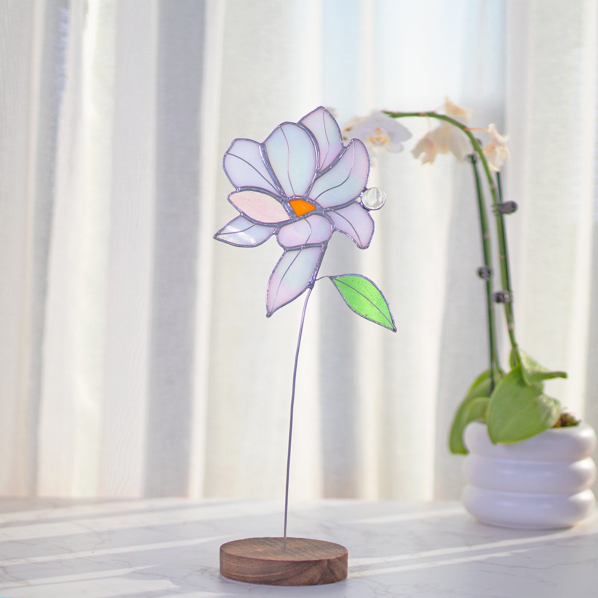 Magnolia Bouquet Flower Stained Glass Stake Iridescent Flower Suncatcher Bouquet Standing Table Decor Flower Suncatcher Mothers Day gift