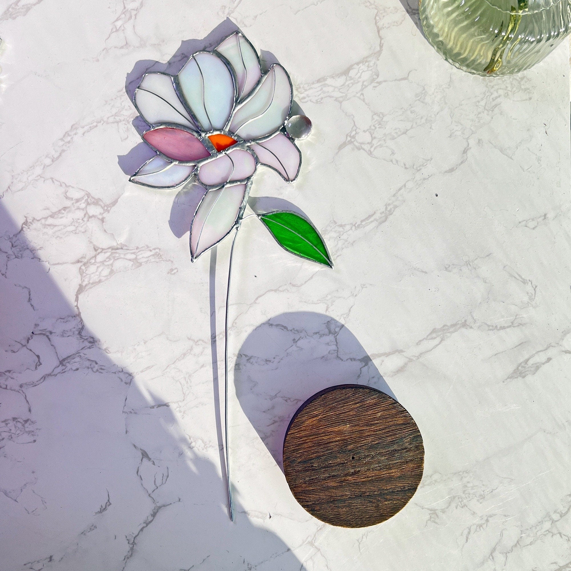 Magnolia Bouquet Flower Stained Glass Stake Iridescent Flower Suncatcher Bouquet Standing Table Decor Flower Suncatcher Mothers Day gift