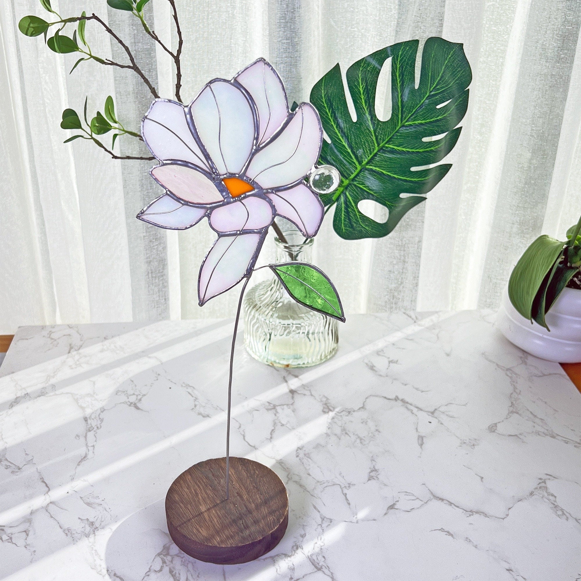 Magnolia Bouquet Flower Stained Glass Stake Iridescent Flower Suncatcher Bouquet Standing Table Decor Flower Suncatcher Mothers Day gift